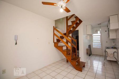 Sala  de casa de condomínio à venda com 2 quartos, 78m² em Alto Petrópolis, Porto Alegre