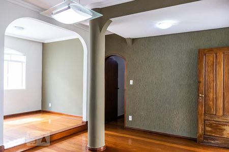 Sala de casa para alugar com 3 quartos, 270m² em Floramar, Belo Horizonte