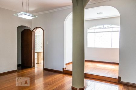 Sala de casa para alugar com 3 quartos, 270m² em Floramar, Belo Horizonte