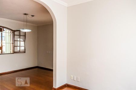 Sala 2 de casa para alugar com 3 quartos, 270m² em Floramar, Belo Horizonte