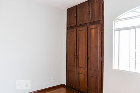 Quarto 1 de casa para alugar com 3 quartos, 270m² em Floramar, Belo Horizonte