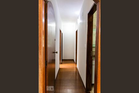 Corredor de casa para alugar com 3 quartos, 270m² em Floramar, Belo Horizonte