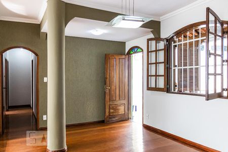 Sala de casa para alugar com 3 quartos, 270m² em Floramar, Belo Horizonte