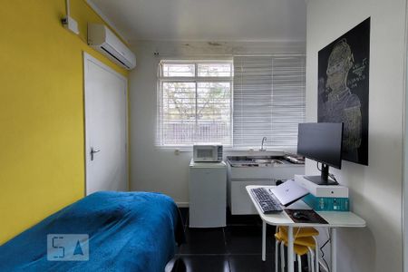 Kitnet de casa à venda com 3 quartos, 197m² em Teresópolis, Porto Alegre