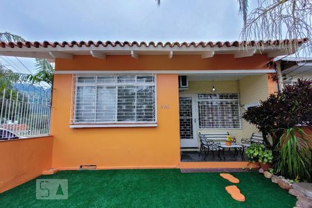 Casa para alugar com 197m², 3 quartos e 4 vagas Casa para alugar com 197m², 3 quartos e 4 vagasFachada