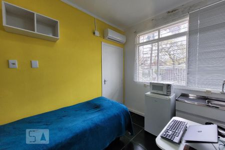 Kitnet de casa à venda com 3 quartos, 197m² em Teresópolis, Porto Alegre