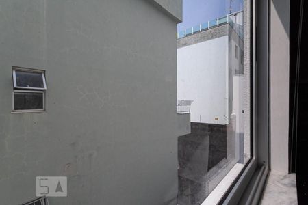 Vista sala/cozinha de apartamento para alugar com 2 quartos, 50m² em Sagrada Família, Belo Horizonte