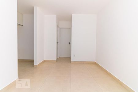 Sala de casa de condomínio para alugar com 2 quartos, 55m² em Vila Nivi, São Paulo