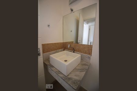 Casa de condomínio à venda com 500m², 6 quartos e 3 vagas Casa de condomínio à venda com 500m², 6 quartos e 3 vagasLavabo 1