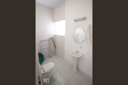 Casa de condomínio à venda com 500m², 6 quartos e 3 vagas Casa de condomínio à venda com 500m², 6 quartos e 3 vagasBanheiro do Quarto de Serviço