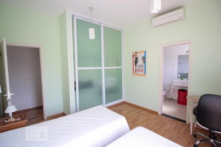 Casa de condomínio à venda com 500m², 6 quartos e 3 vagas Casa de condomínio à venda com 500m², 6 quartos e 3 vagasSuite 3