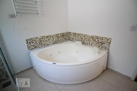 Casa de condomínio à venda com 500m², 6 quartos e 3 vagas Casa de condomínio à venda com 500m², 6 quartos e 3 vagasBanheiro da Suite 4