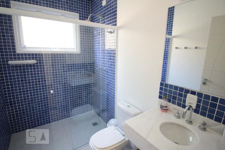 Casa de condomínio à venda com 500m², 6 quartos e 3 vagas Casa de condomínio à venda com 500m², 6 quartos e 3 vagasBanheiro da Suite 5