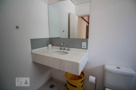 Casa de condomínio à venda com 500m², 6 quartos e 3 vagas Casa de condomínio à venda com 500m², 6 quartos e 3 vagasBanheiro da Suite 2