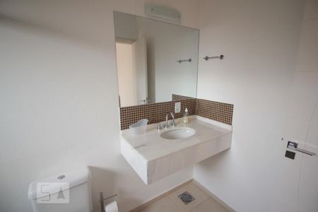 Casa de condomínio à venda com 500m², 6 quartos e 3 vagas Casa de condomínio à venda com 500m², 6 quartos e 3 vagasBanheiro da Suite 1