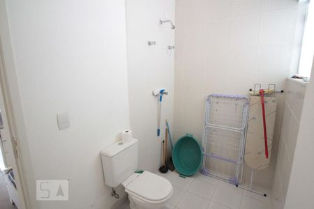 Casa de condomínio à venda com 500m², 6 quartos e 3 vagas Casa de condomínio à venda com 500m², 6 quartos e 3 vagasBanheiro do Quarto de Serviço