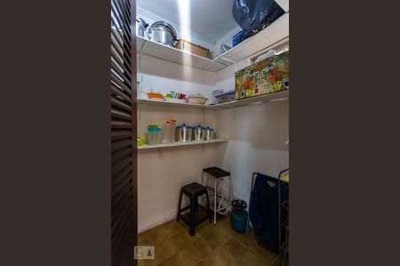 Casa à venda com 300m², 4 quartos e 2 vagas Casa à venda com 300m², 4 quartos e 2 vagasDispensa