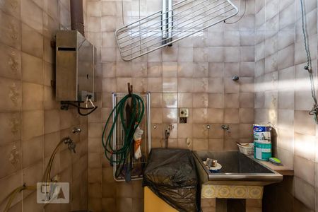 Casa à venda com 300m², 4 quartos e 2 vagas Casa à venda com 300m², 4 quartos e 2 vagasÁrea de Serviço