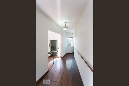 Casa à venda com 300m², 4 quartos e 2 vagas Casa à venda com 300m², 4 quartos e 2 vagasCorredor