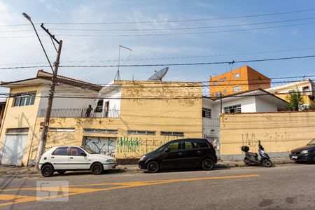 Casa à venda com 300m², 4 quartos e 2 vagas Casa à venda com 300m², 4 quartos e 2 vagasFachada