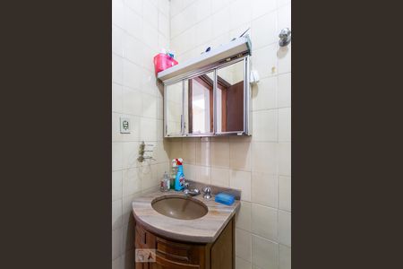 Casa à venda com 300m², 4 quartos e 2 vagas Casa à venda com 300m², 4 quartos e 2 vagasBanheiro