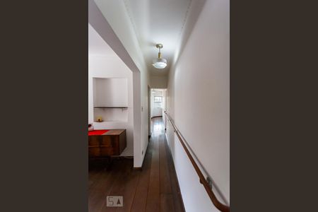 Casa à venda com 300m², 4 quartos e 2 vagas Casa à venda com 300m², 4 quartos e 2 vagasCorredor