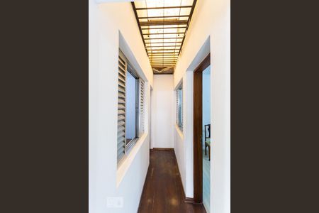 Casa à venda com 300m², 4 quartos e 2 vagas Casa à venda com 300m², 4 quartos e 2 vagasCorredor