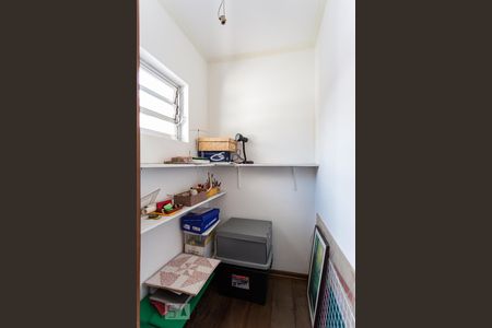 Casa à venda com 300m², 4 quartos e 2 vagas Casa à venda com 300m², 4 quartos e 2 vagasDispensa