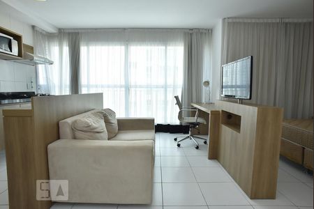 Sala de kitnet/studio para alugar com 1 quarto, 50m² em Jacarepaguá, Rio de Janeiro