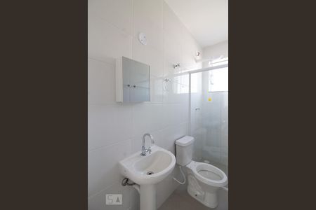 Banheiro de apartamento para alugar com 1 quarto, 37m² em Jardim Vila Galvão, Guarulhos