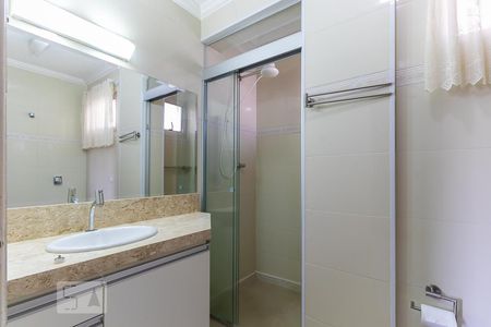 Banheiro da suíte de apartamento para alugar com 1 quarto, 63m² em Centro, Campinas