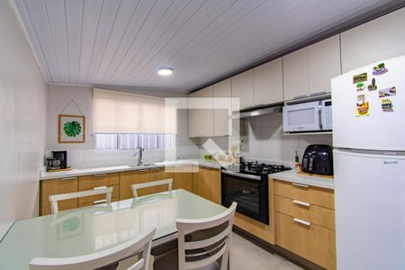 Cozinha de casa à venda com 3 quartos, 80m² em Niterói, Canoas