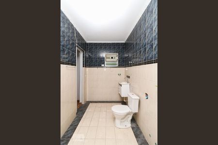 Banheiro de casa à venda com 2 quartos, 170m² em Km 18, Osasco