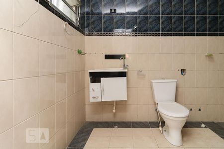 Banheiro de casa à venda com 2 quartos, 170m² em Km 18, Osasco