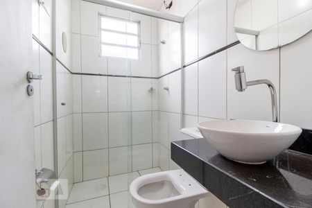 Banheiro de apartamento para alugar com 2 quartos, 54m² em Brasil, Uberlândia