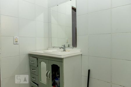 Banheiro de casa à venda com 2 quartos, 42m² em Olaria, Canoas