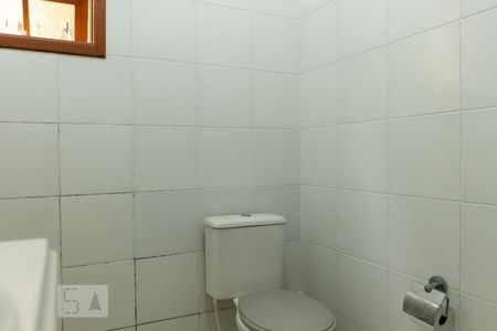 Banheiro de casa à venda com 2 quartos, 42m² em Olaria, Canoas