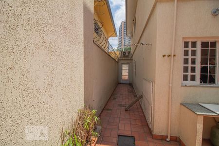 Casa à venda com 4 quartos, 216m² em Jardim das Acácias, São Paulo