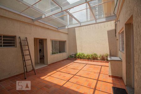 Casa à venda com 4 quartos, 216m² em Jardim das Acácias, São Paulo