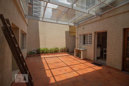 Casa à venda com 4 quartos, 216m² em Jardim das Acácias, São Paulo