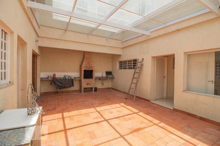 Casa à venda com 4 quartos, 216m² em Jardim das Acácias, São Paulo