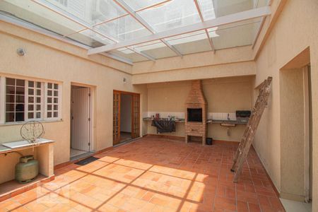 Casa à venda com 4 quartos, 216m² em Jardim das Acácias, São Paulo