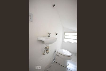 Lavabo de casa para alugar com 3 quartos, 180m² em Jardim Vazani, São Paulo