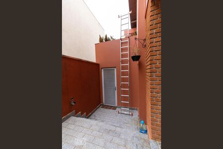 Casa para alugar com 365m², 4 quartos e 4 vagas Casa para alugar com 365m², 4 quartos e 4 vagasCorredor lateral 1