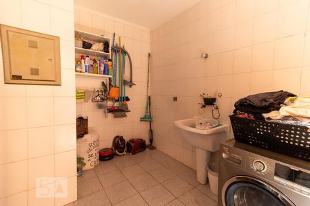 Casa para alugar com 365m², 4 quartos e 4 vagas Casa para alugar com 365m², 4 quartos e 4 vagasÁrea de serviço