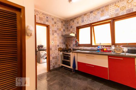 Casa para alugar com 365m², 4 quartos e 4 vagas Casa para alugar com 365m², 4 quartos e 4 vagasCozinha