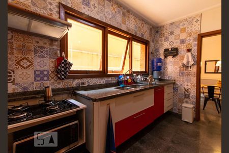 Casa para alugar com 365m², 4 quartos e 4 vagas Casa para alugar com 365m², 4 quartos e 4 vagasCozinha