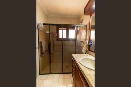 Casa para alugar com 365m², 4 quartos e 4 vagas Casa para alugar com 365m², 4 quartos e 4 vagasBanheiro da Suíte 1