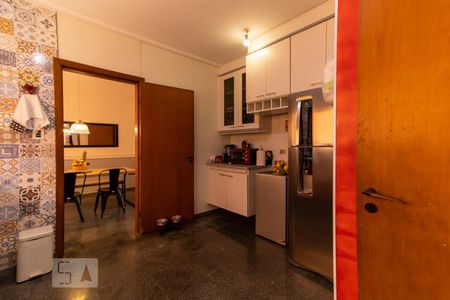 Casa para alugar com 365m², 4 quartos e 4 vagas Casa para alugar com 365m², 4 quartos e 4 vagasCozinha