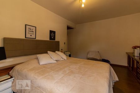 Casa para alugar com 365m², 4 quartos e 4 vagas Casa para alugar com 365m², 4 quartos e 4 vagasSuíte 1Suíte 1